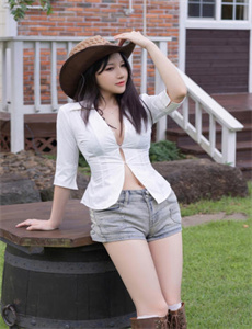 情欲九歌 下载-男生强行拔了女生的衣服视频